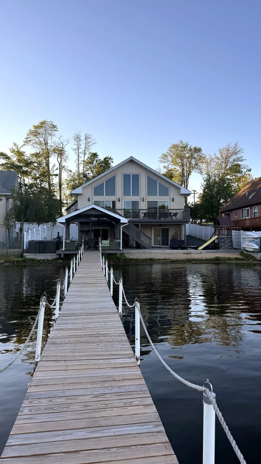 Casa frente al lago de LakefrontNYC, alquiler vacacional en Estados Unidos